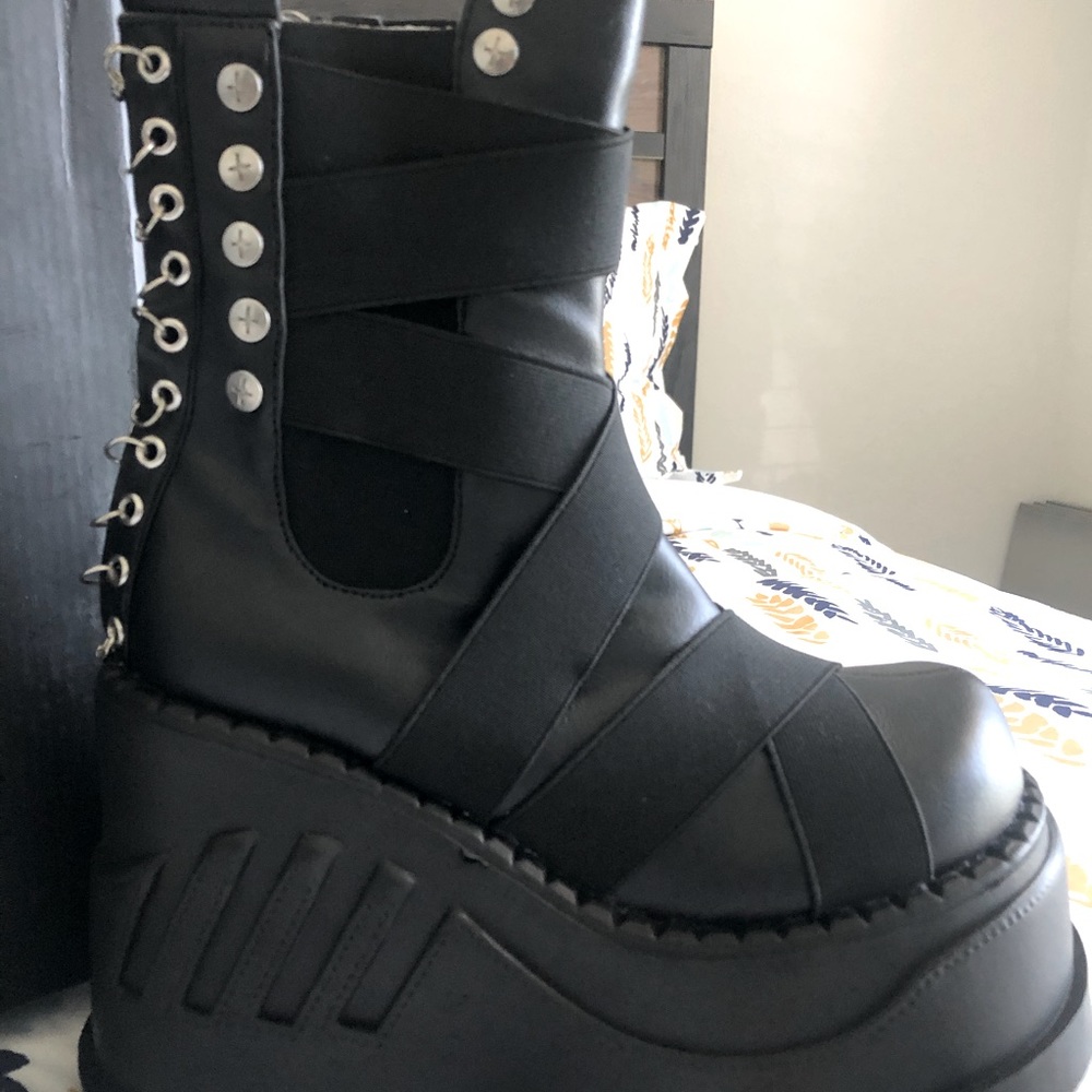 Demonia Women’s stomp-25 ankle high boots